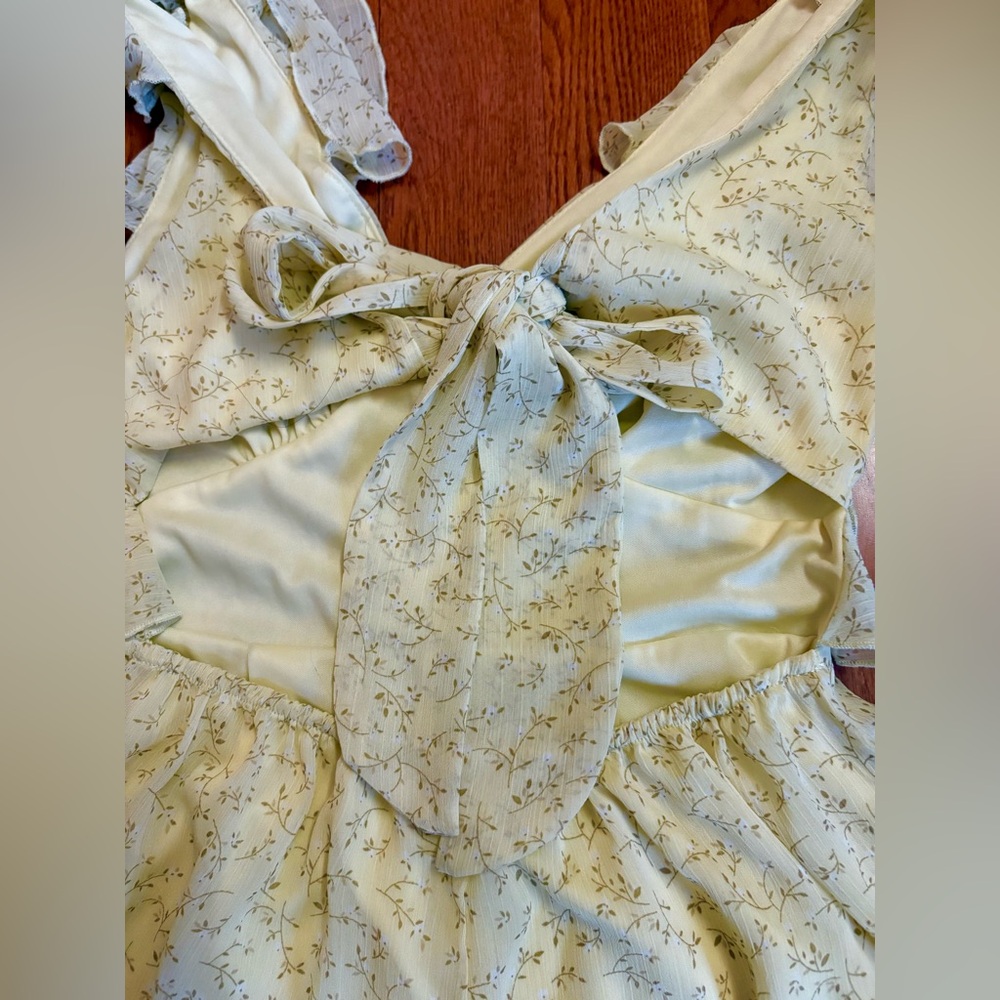 Francesca’s Kadence Yellow Flutter Sleeve Romper.  Size XS - Picture 9 of 11